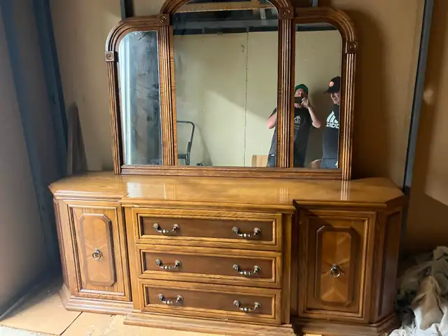 Solid wood Bedroom dresser with mirror