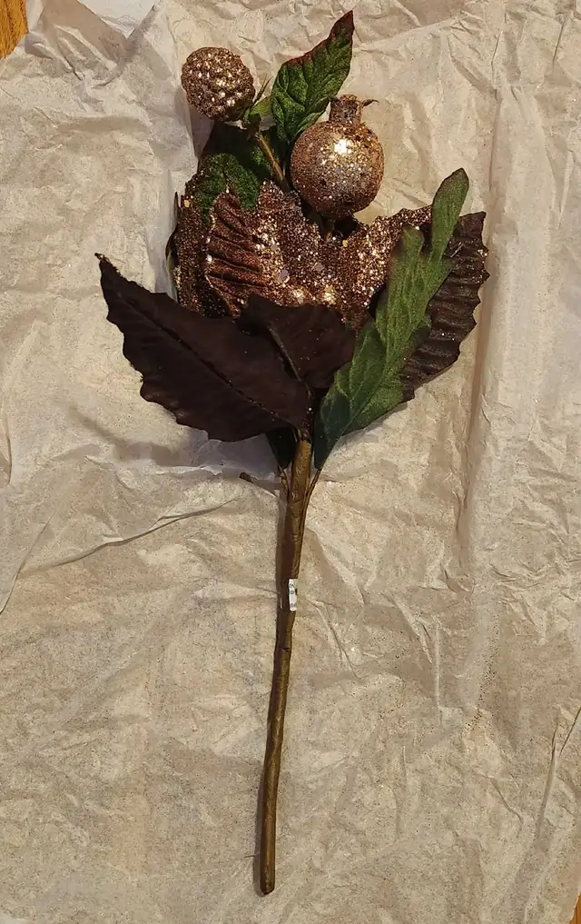 Christmas decoration in Holiday, Event & Seasonal in Ottawa - Image 2