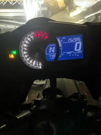 Ninja 400 2019 noir, comme neuve. 16,000km, jamais échappée, siège refait et plus haut pour grande p...