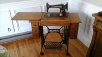 Antiquite machine à coudre singer avec meuble