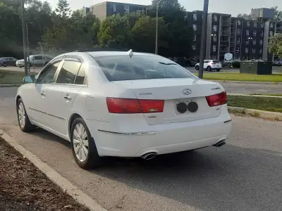 2010 HYUNDIA SONATA LIMITED NO RUST! ICE COLD A/C! MY GRANDFATHER IS IN THE CARE HOME NOW AND CANNOT...