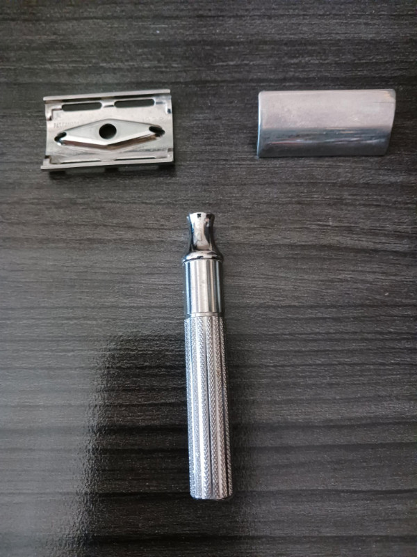 Vintage Gillette Tech safety razor Arts & Collectibles Edmonton