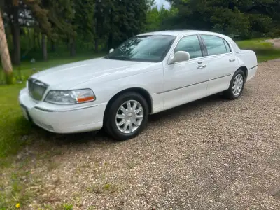 Absolutely immaculate condition. Air ride suspension. Owned by a senior, no children. Brand new summ...