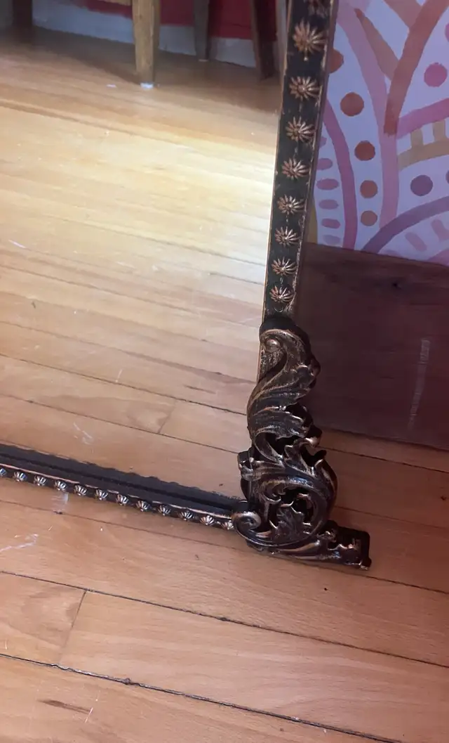 Mirror - Decorative Wall Mirror in Home Décor & Accents in Edmonton - Image 4