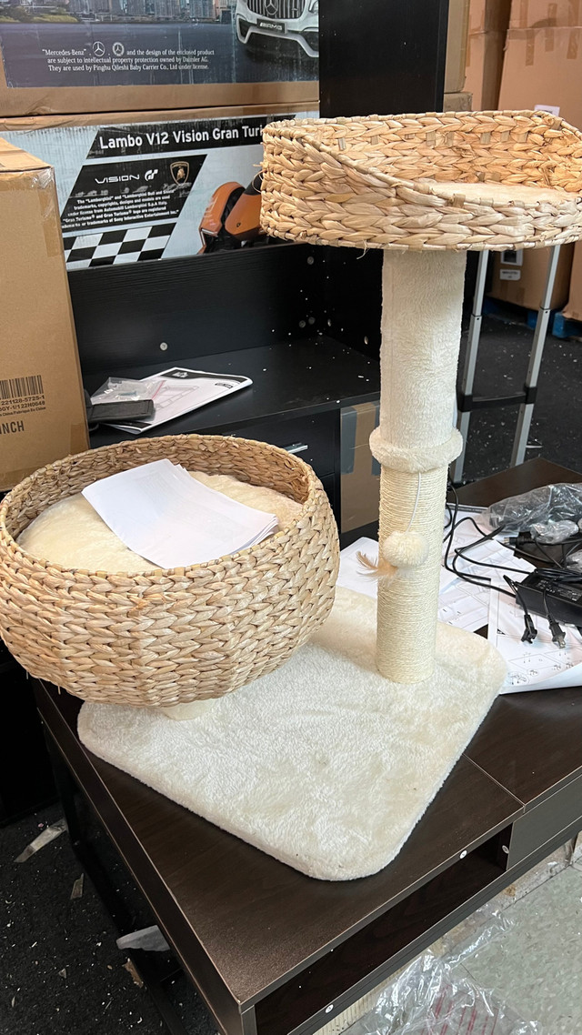 28" Cat Tree with Scratching Post in Accessories in Markham / York Region
