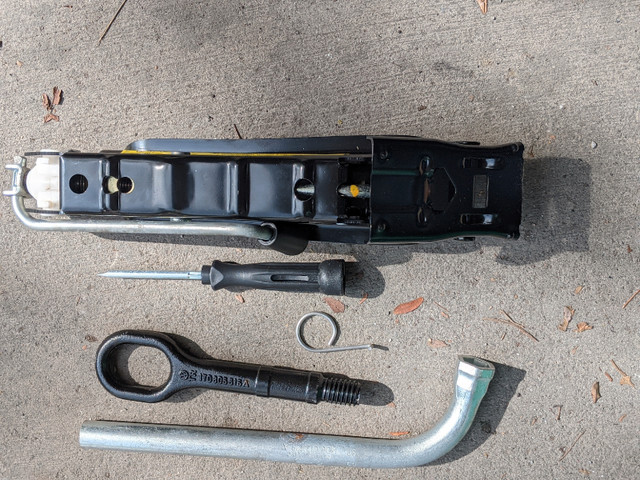 Brand new, Never used VW jack, and accessories  in Other in Markham / York Region - Image 3