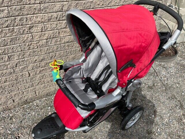 Poussette Peg Perego GT3 tout-terrain faite en Italie dans Poussettes, porte-bébés et sièges d'auto  à Longueuil/Rive Sud - Image 2