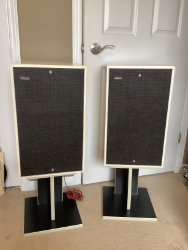Goodmans Mezzo SL stereo speakers and solid stands Speakers Ottawa