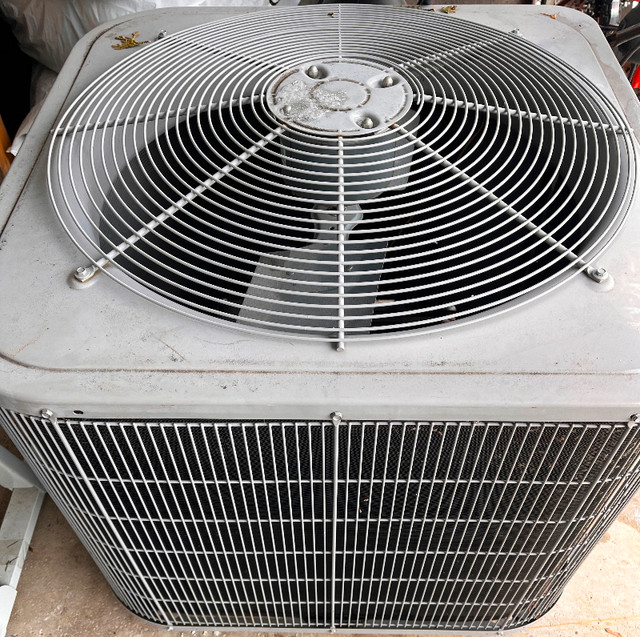 Carrier 2-ton air conditioner with evaporator coil/enclosure in Heating, Cooling & Air in Guelph