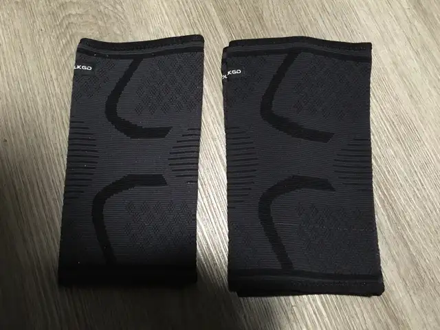 Elbow compresdion sleeve 1 pair in Health & Special Needs in City of Montréal - Image 2
