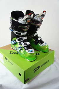 SKI BOOTS 28.5 NORDIKA GREEN FIRE FLY AWESOME SUPER COMFY