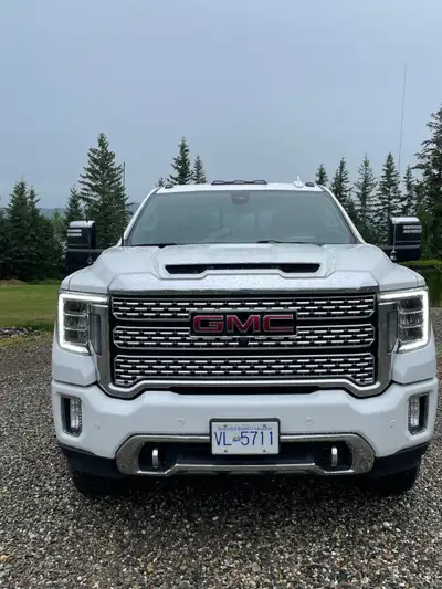 Heads Up Display and most Denali Truck options. Flip down 2 piece tailgate Spray in Factory Box Line...
