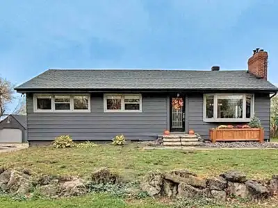 Bungalow for Rent in North Burlington