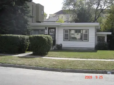 Large bright 3 Bedroom, Large Windows, Hardwood Flooring, Quiet Street, Easy Commute to Downtown, La...