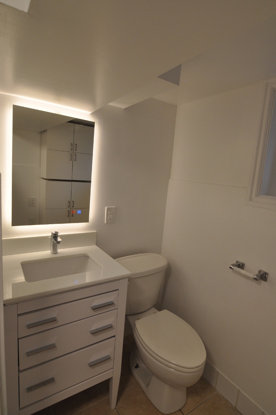 Spacious 2 Bedroom Basement Apartment - Toronto Beaches Area 4