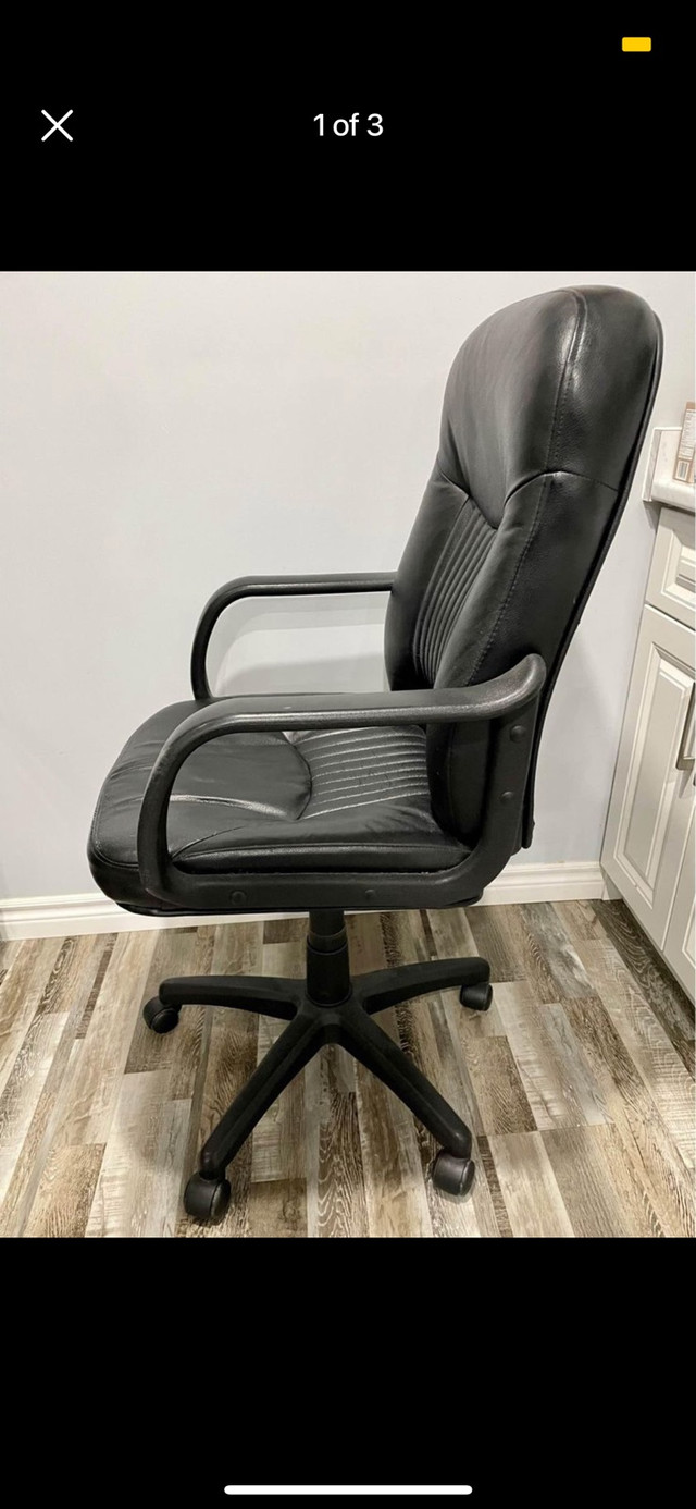 Office Chair in Chairs & Recliners in Guelph