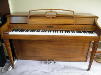 Baldwin Spinet Piano Model 1024, View more