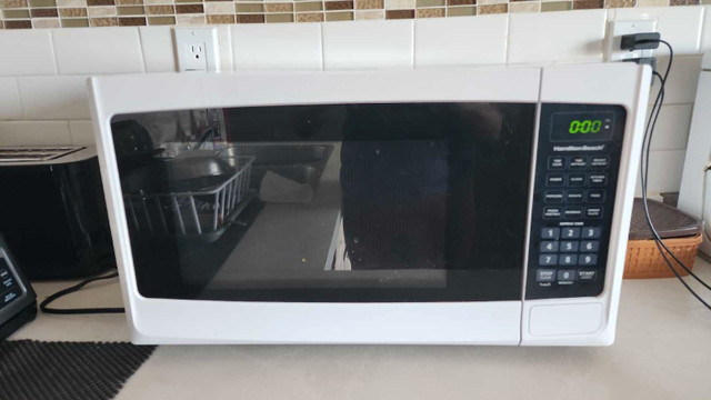 Hamiton Beach Microwave oven in Microwaves & Cookers in Sault Ste. Marie