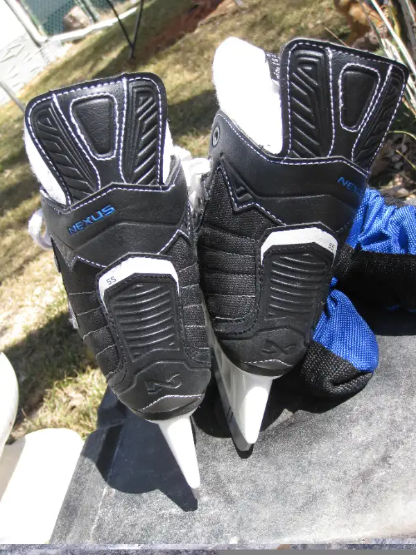 Youth BAUER NEXUS Ice Hockey Skates Size Y 11 R VGC in Hockey in Winnipeg - Image 8