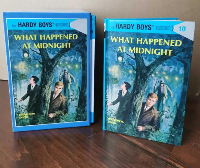 Hardy Boys Hardcover Box Set 1-10 in Fiction in Markham / York Region - Image 2