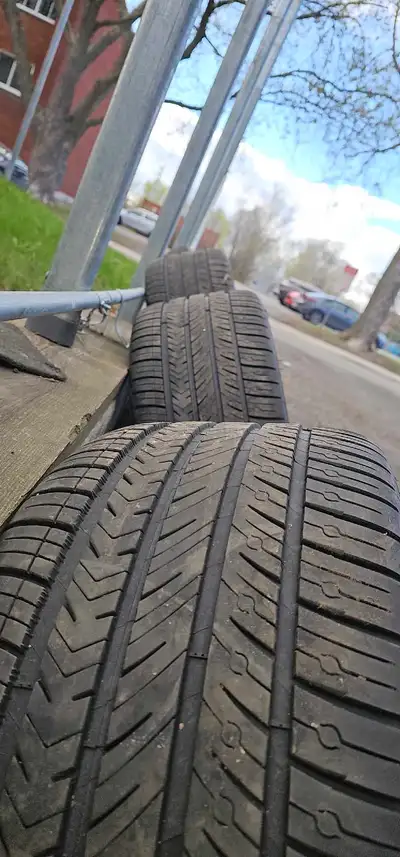I am selling a set of Michelin tires Pilot Sport AS mounted on Audi S-line mags, suitable for variou...