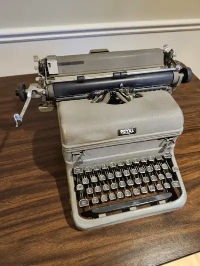 Dactylo royal antique, View more