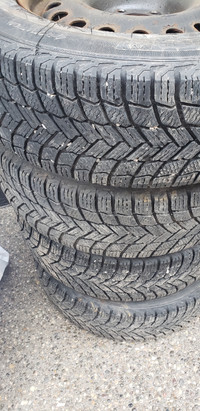 225 65R17 GREAT CONDITION MICHELIN X ICE WINTER TYRES ON RIMS.