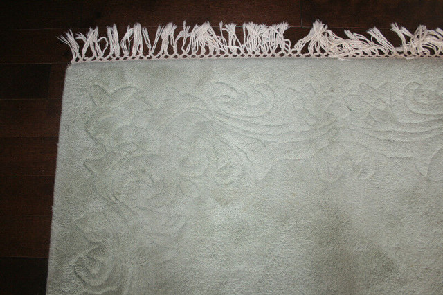 Luxurious - 8' x 5'  Thick, heavy, wool rug!! in Rugs, Carpets & Runners in Oshawa / Durham Region - Image 2