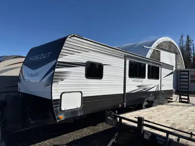 29ft keystone hideout. Great camper only used for one season. Has the winter package on it, everythi...