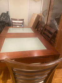 Dinning room table and 6 chairs 