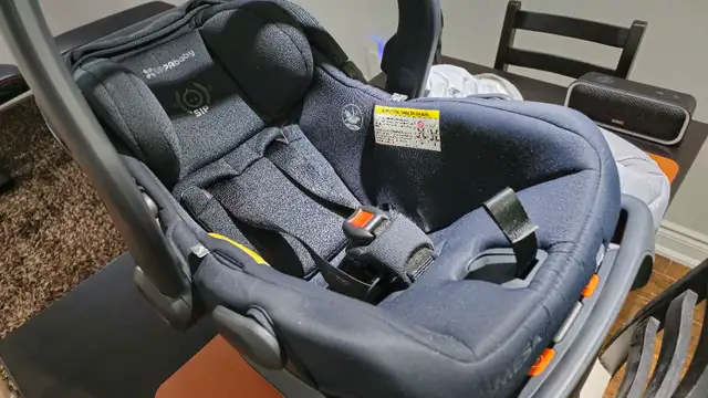 uppababy baby infant car seat mesa v2 in Strollers, Carriers & Car Seats in Mississauga / Peel Region - Image 2