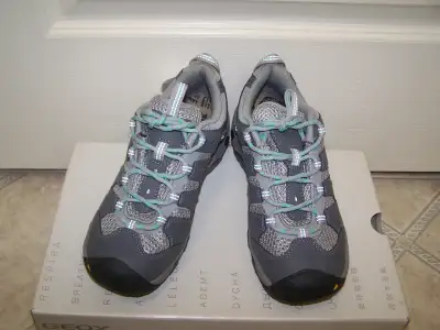 Keen women's hiking shoes size 7 new, View more