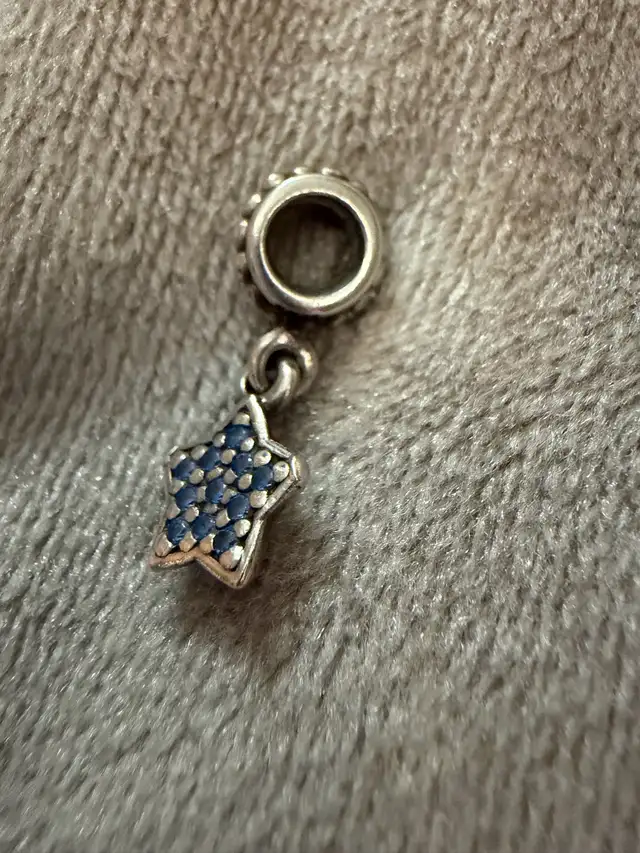 pandora star charm - blue  in Jewellery & Watches in Markham / York Region - Image 4