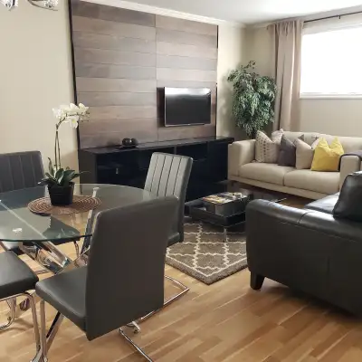 Enjoy your stay in Windsor at our stylish one or two-bedroom apartment. This quiet space is ideal fo...