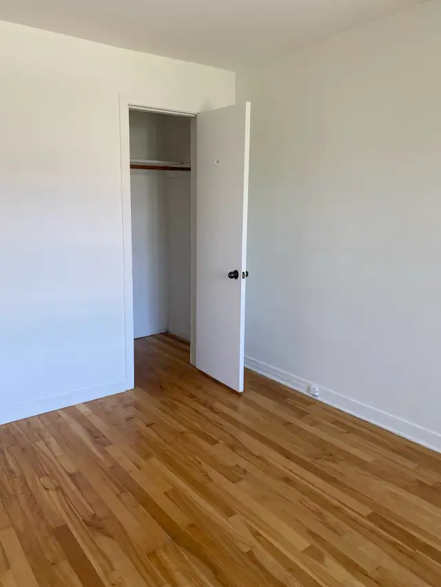 4/12 metro Langelier avec stationnement et locker in Long Term Rentals in City of Montréal - Image 10