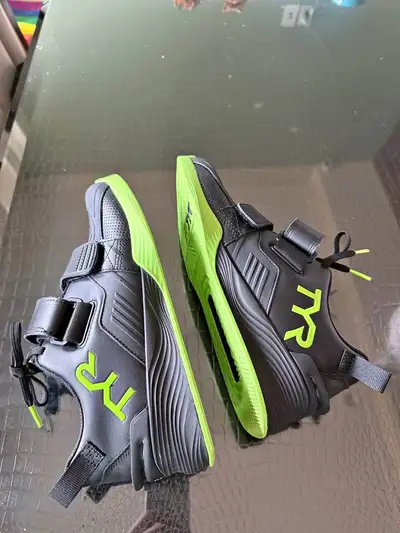Selling a pair of TYR weightlifting shoes, men's US 8.5, in excellent condition — only worn once. Pu...