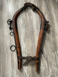 Antique horse collar harness; harnais pour cheval 