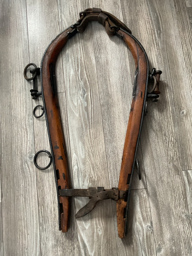 Antique horse collar harness; harnais pour cheval  dans Art et objets de collection  à Trois-Rivières