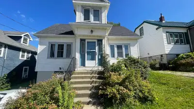 3BR House in North End Halifax – Steps from Irving Shipyard! Available: May 1st Location: North End...