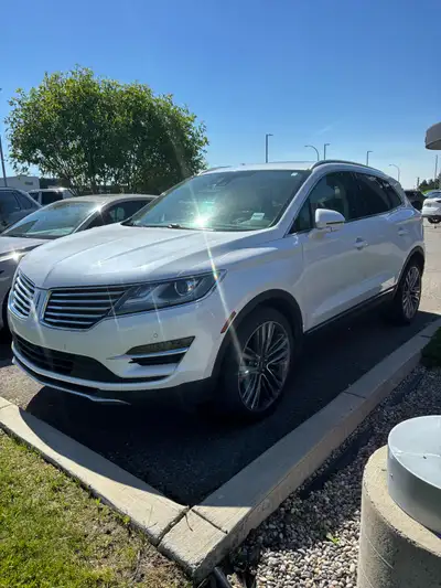 This beautiful luxury compact SUV has a luxurious interior and styling! Comes with keyless entry, pu...