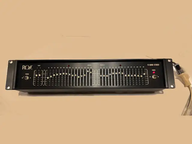 ROSS R31M 30 BAND GRAPHIC EQUALIZER RACKMOUNT. in Pro Audio & Recording Equipment in Mississauga / Peel Region - Image 3