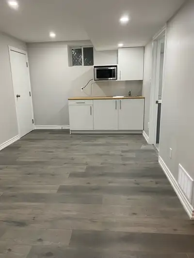 One Bed Studio Apartment in the prime area of Mississauga. Ideal for a working professional or stude...