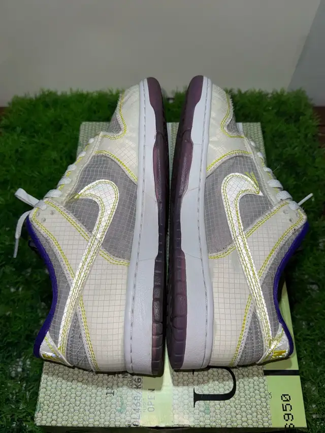 Size 9 - Nike Dunk Low UNLA Pack Court Purple in Men's Shoes in Mississauga / Peel Region - Image 6