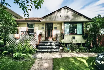 Located in a quiet family oriented mature neighborhood call Montrose in North Edmonton. The approx a...