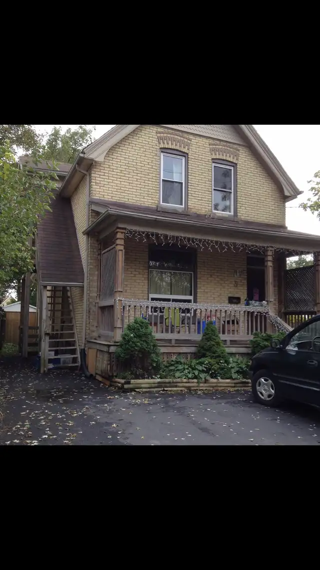 Old south upper 2 bedrooms, parking,laundry ,deck 