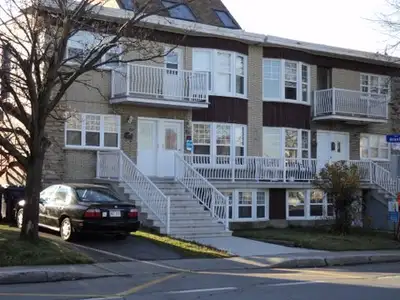 3 ½ à louer – Laval-des-Rapides - DISPONIBLE MAINTENANT Emplacement idéal – À 2 minutes du métro Con...
