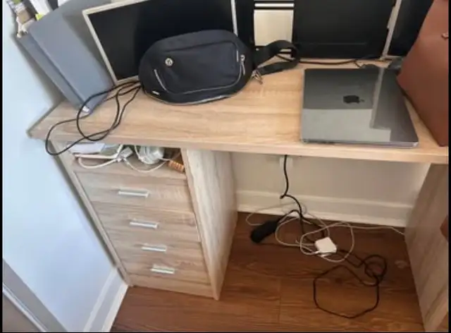 Light Wood-Grain Desk with 4 Drawers in Desks in City of Toronto - Image 2