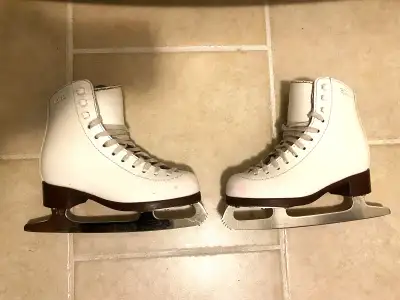 GAM Skates Girls Size 1 C Patins Fille Figure Skates Grandeur 1 Very Good Condition,Clean, Propre. R...