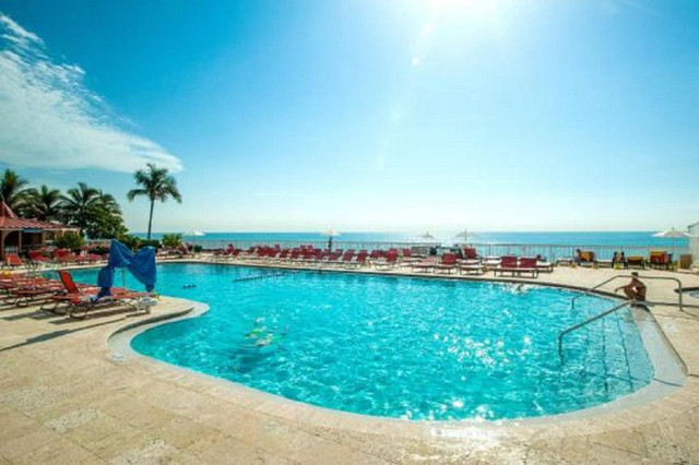 Miami Sunny-Isles oceanfront hotel condo on the beach for rent in Florida - Image 2