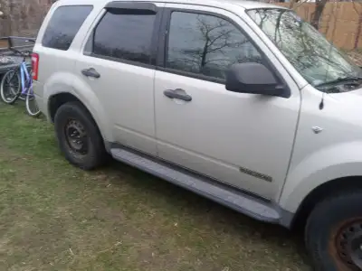 For sale 2008 Ford escape all wheel drive V6 good engine transmission transaxles good for parts car...